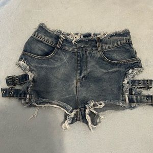 Cut Style Ripped Jeans Shorts.
